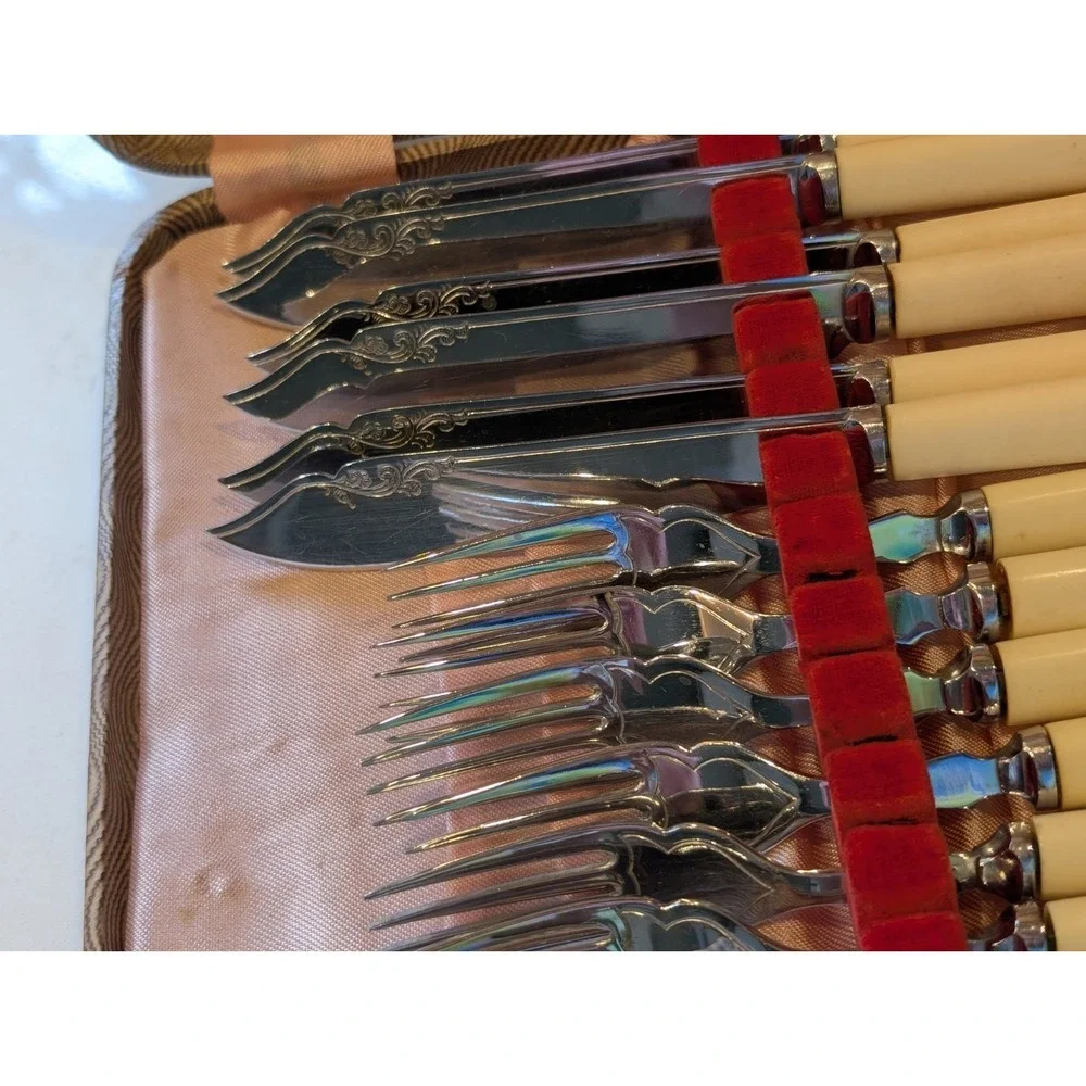 Art Deco Vintage Cased Fish Eat Cutlery Set Chrome Plate‎ Cream Handle 12pc (M)